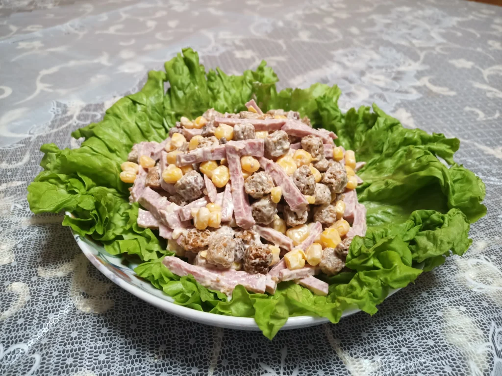 Салат с кириешками 